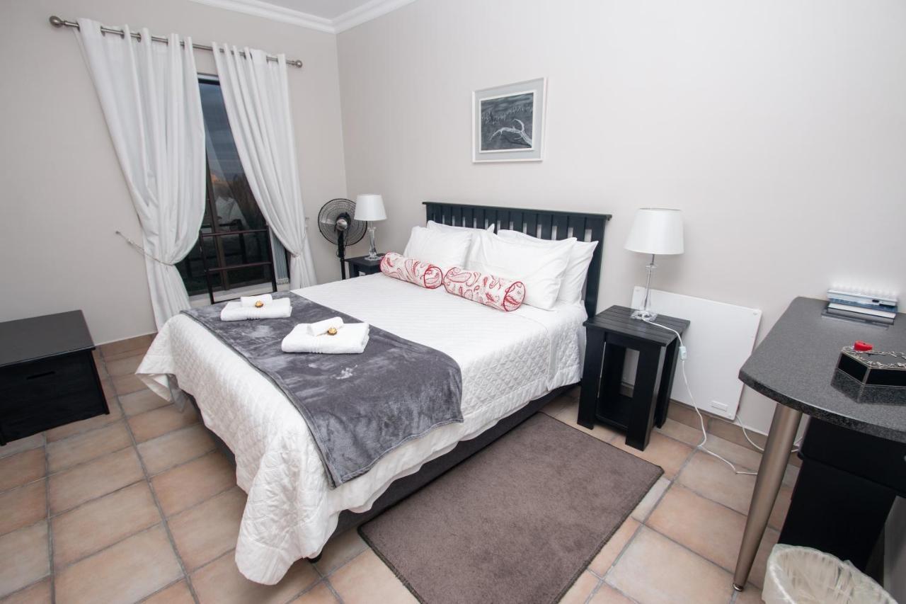 Van Den Berg'S Guesthouse Bettyʼs Bay Exterior foto